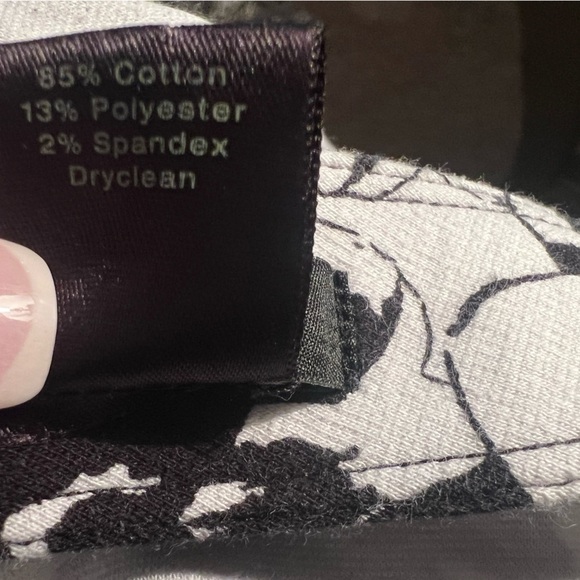 Ann Taylor brand pencil straight skirt size 4. - Picture 3 of 4